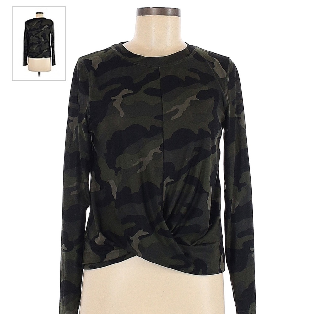 OLD NAVY CAMO LONG SLEEVE ACTIVEWEAR TOP